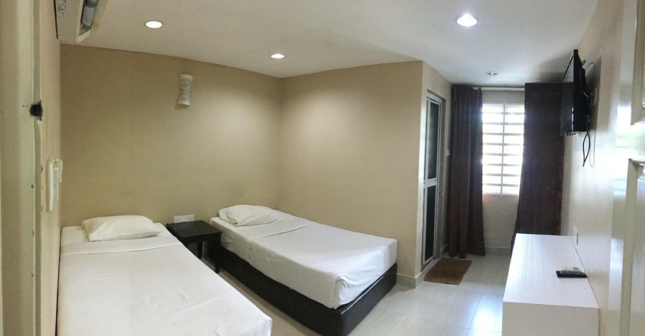 YK Homestay Kuantan Luaran gambar