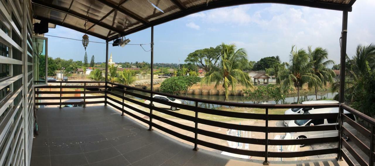 YK Homestay Kuantan Luaran gambar