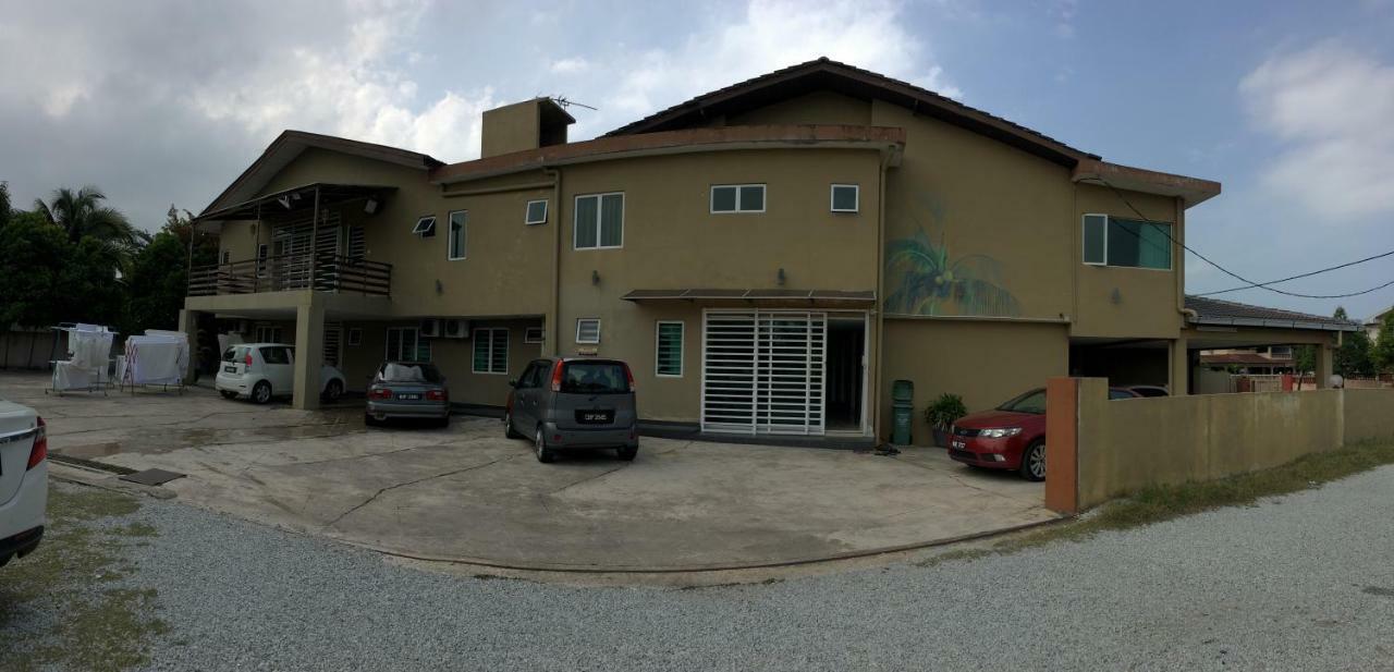 YK Homestay Kuantan Luaran gambar